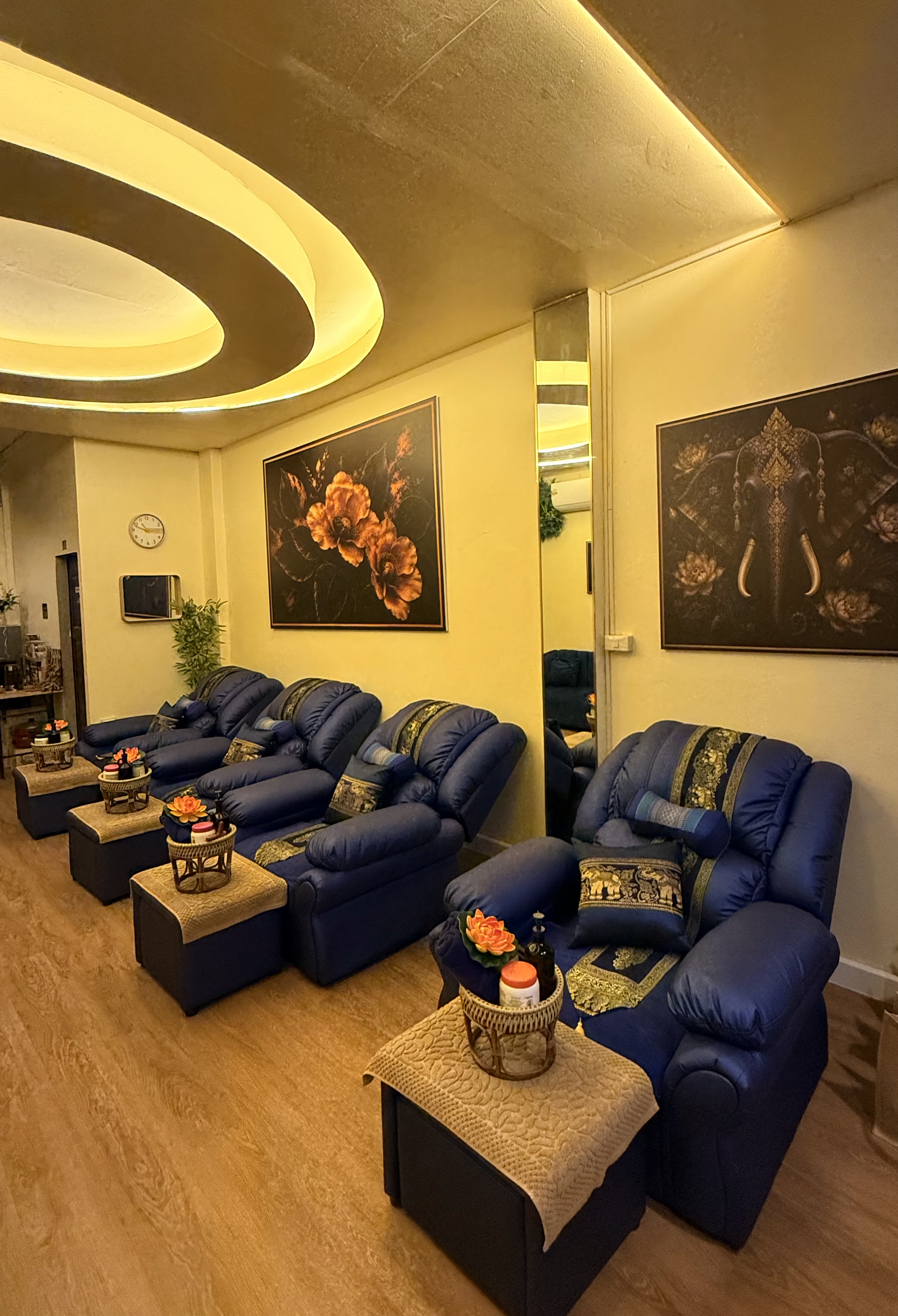 Supannika Massage का शांत फुट मसाज क्षेत्र — सुखुमवित सोई 8, बैंकॉक