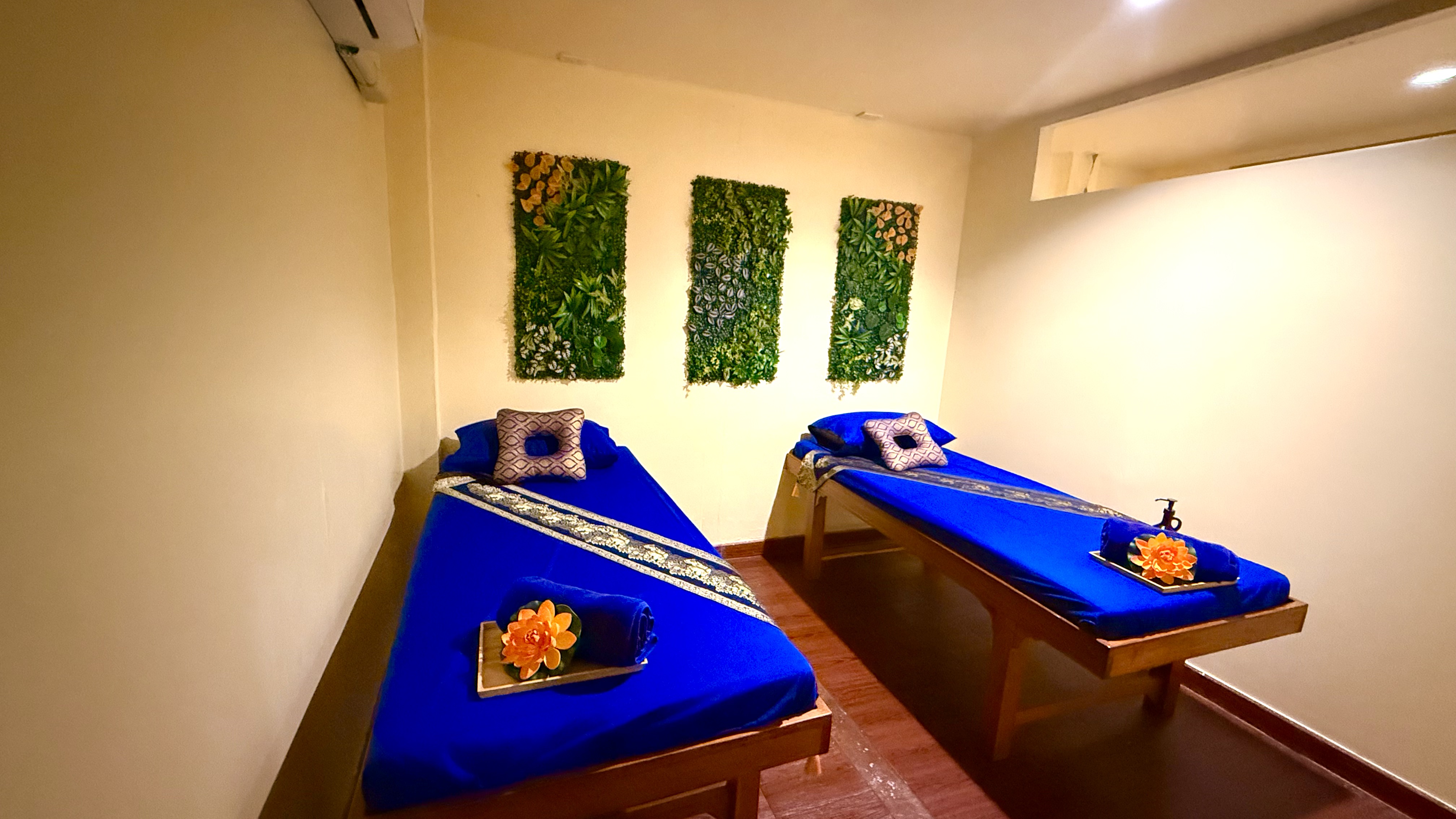 Supannika Massage की दूसरी मंज़िल पर निजी कपल मसाज रूम — BTS नाना के पास थाई मसाज शॉप, बैंकॉक