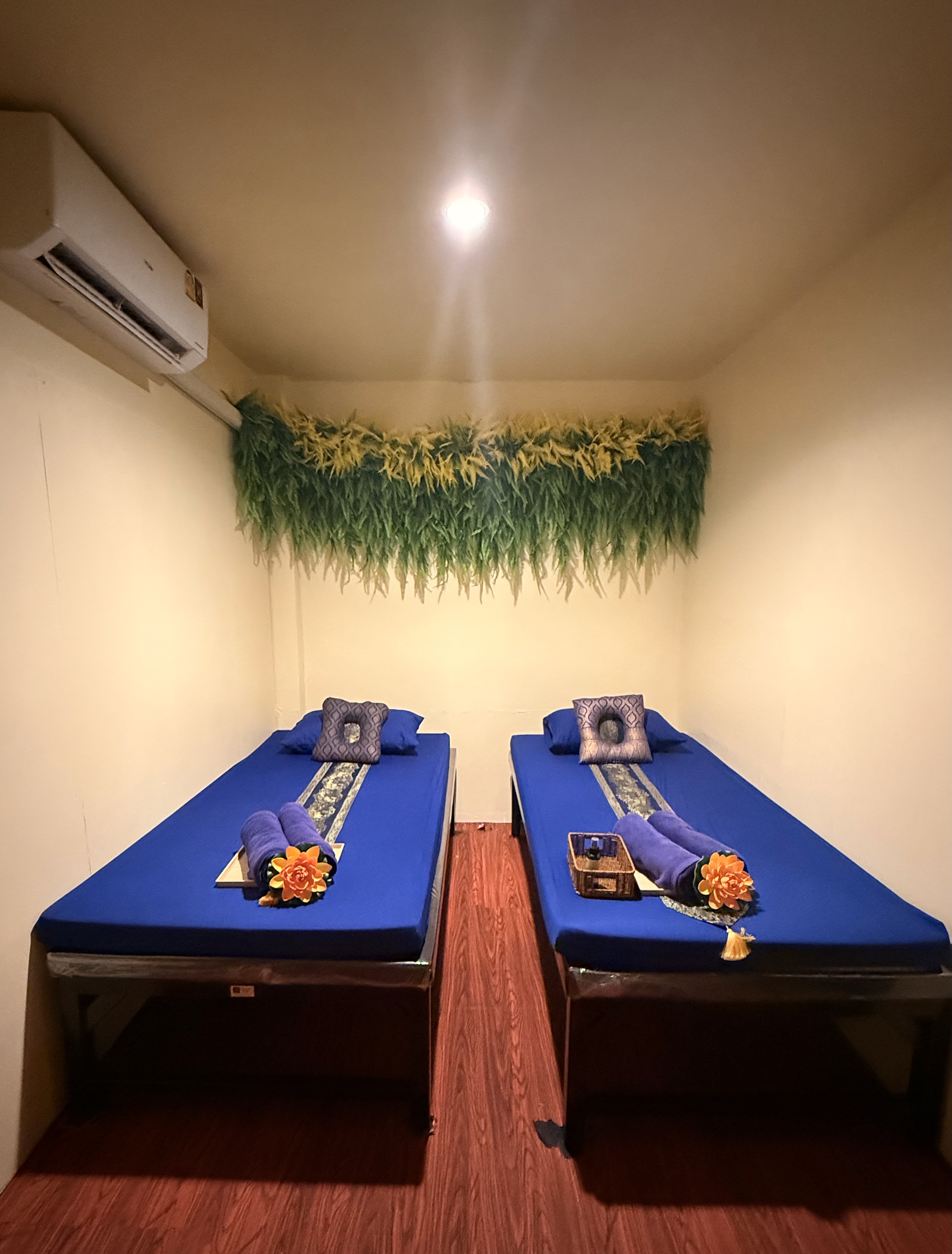 Supannika Massage की तीसरी मंज़िल पर कपल मसाज रूम — सुखुमवित सोई 8, बैंकॉक